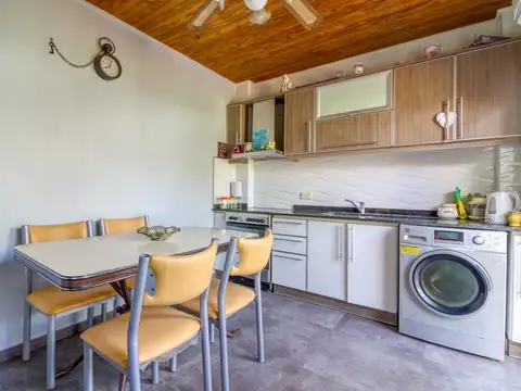 Depto Tipo Casa 6 ambientes con 2 baños