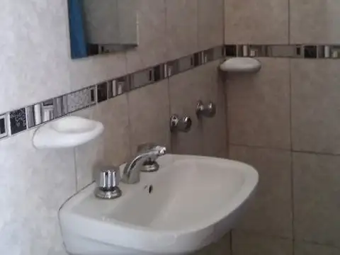 Depto Tipo Casa en Alquiler en Lanus Este, $ 380.000