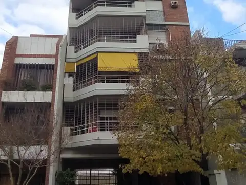 EXCELENTE DEPARTAMENTO 2 AMB. - CONTRAFRENTE - BLACON ATERRAZADO - CON COCHERA