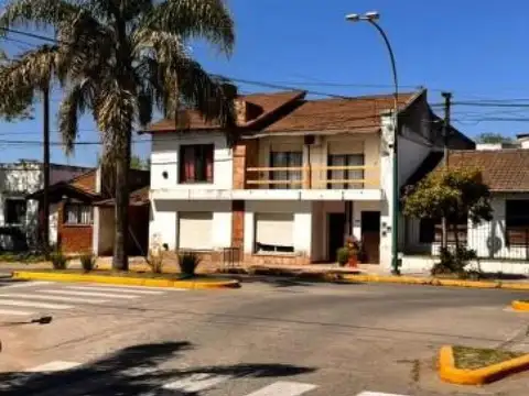 Casa en venta - 2 Dormitorios 1 Baño - Capitán Sarmiento