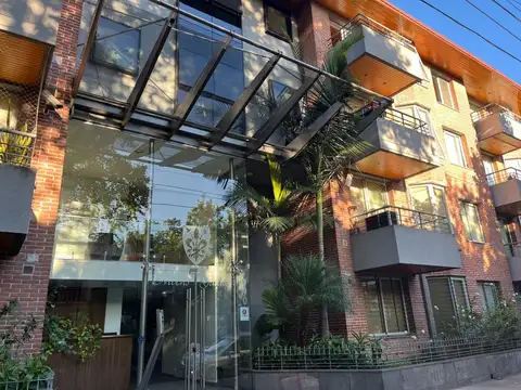Meeks 900, Piso 2°