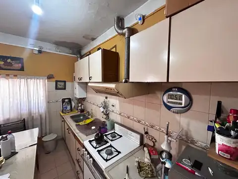 Casa 8 ambientes con 2 baños