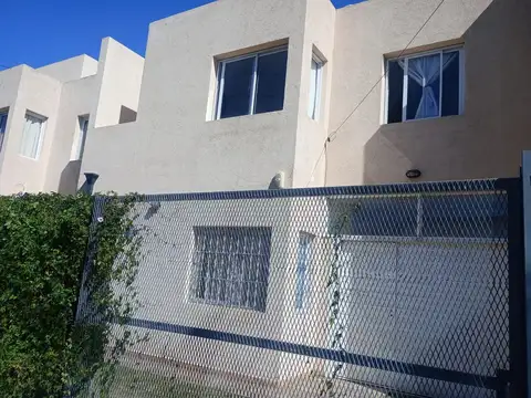 SE VENDE DUPLEX EN BARRIO SAN DANIEL