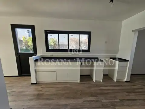 Casa en Venta con 4 cocheras