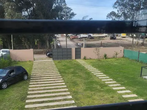 Casa 2 ambientes con 2 baños