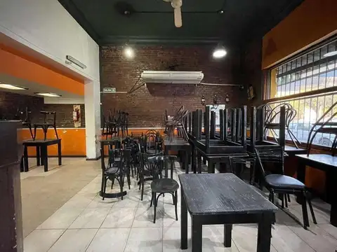 SI NO CORRO ME PIZZA local en esquina en POLO GASTRONOMICO