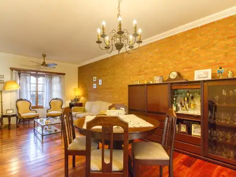 Casa 6 ambientes con 2 baños