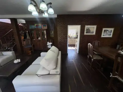 Chalet Clásico  en la mejor zona del barrio La Bota - Benavidez