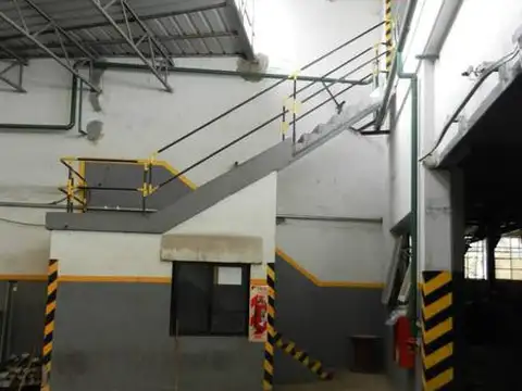 MELO 4100 - DEPOSITO INDUSTRIAL 1100 MTS - VILLA MARTELLI - VENDE