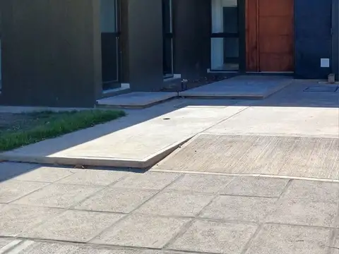 Casa 5 ambientes con 2 baños