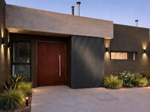 Casa en Venta con 2 cocheras