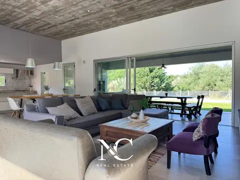 Casa 4 ambientes con 3 baños