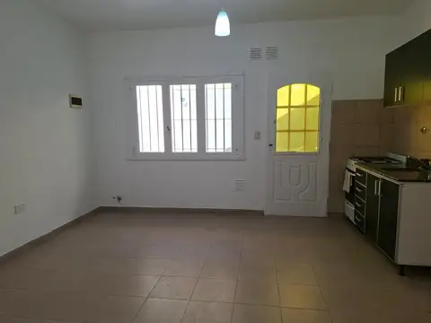 Depto Tipo Casa en Alquiler en Lanús Oeste, $ 650.000