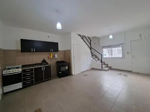 Depto Tipo Casa en Alquiler de 3 ambientes