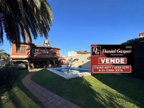 VENTA – HERMOSA CASA 5 AMBIENTES – CASTELAR NORTE