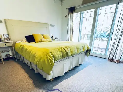 Casa 6 ambientes con 4 baños