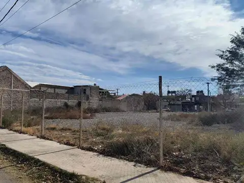 1.869 M2  GRAN TERRENO EN CAPITAL CON DOBLE FRENTE