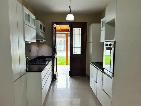 GRAN CHALET  DE CATEGORÍA CON PISCINA EN PARQUE JOHNSTON. VENTA DIRECTA