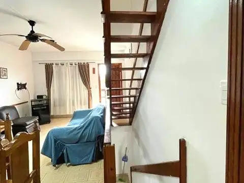 Depto Tipo Casa 3 ambientes con 2 baños