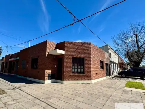 Casa en venta - 2 Dormitorios 1 Baño - 59mts2 - Chivilcoy
