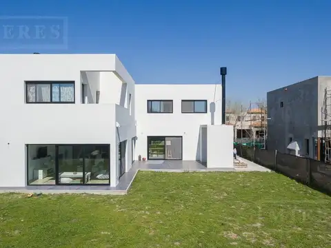 Casa en venta sobre lote interno. La Comarca, Bancalari