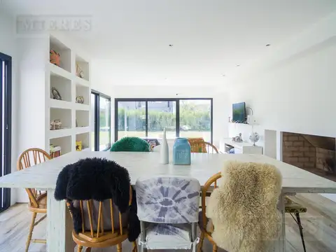 Casa 4 ambientes con 3 baños