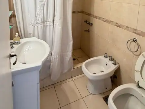 Alquiler 2 amb al frente con balcón