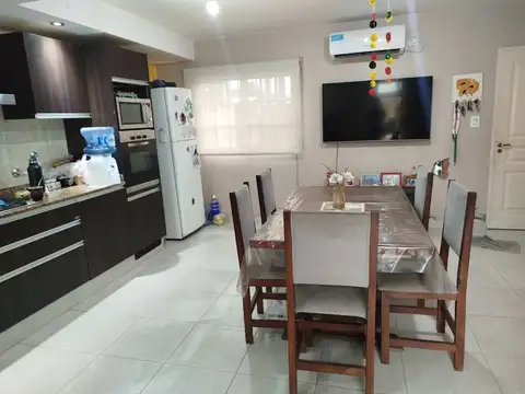 Casa 5 ambientes con 3 baños