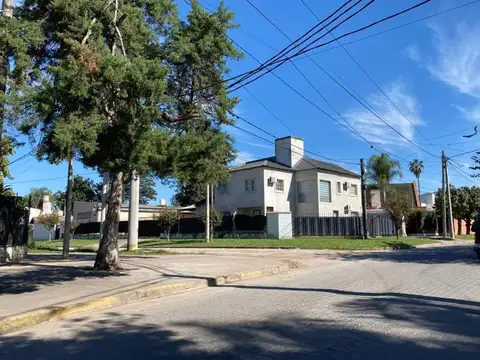 VENTA CASA ESQUINA A METROS DEL SHOPPING PORTAL