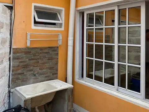 Departamento en Alquiler en Tolosa, $ 350.000