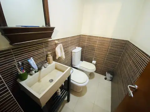 Casa 5 ambientes con 4 baños