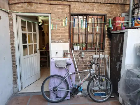 VENTA DE TRIPLEX DE 4 AMBIENTES EN VILLA LUZURIAGA