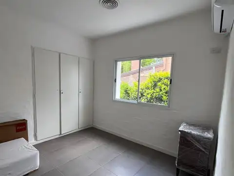 Casa en Alquiler con 3 cocheras