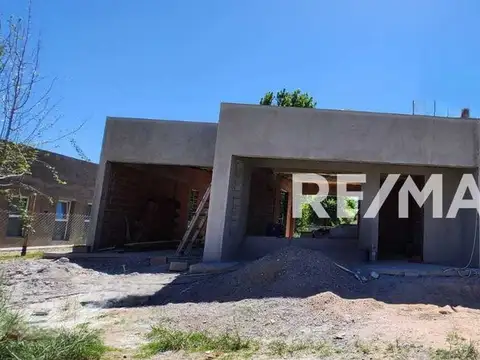 Casa 3 dormitorios en Venta,  Canales de Plottier