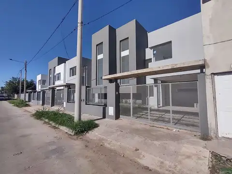 VENTA DUPLEX  3 DORMITORIOS ZONA SUR