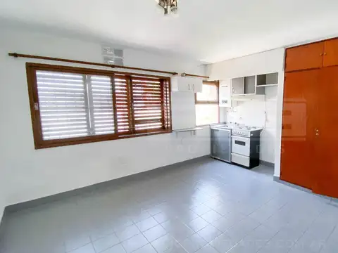 Don Bosco al 100, entre Moreno y Garibaldi