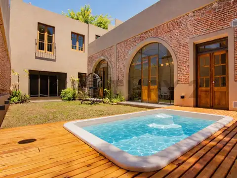 Venta Casa de 3 Dormitorios + comodín con Jardín, Pileta y Cochera | Lourdes, Rosario
