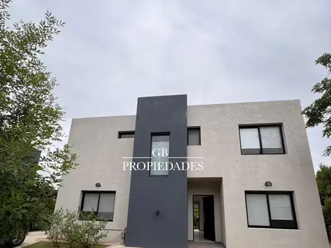 Casa en Alquiler de 3 dormitorios