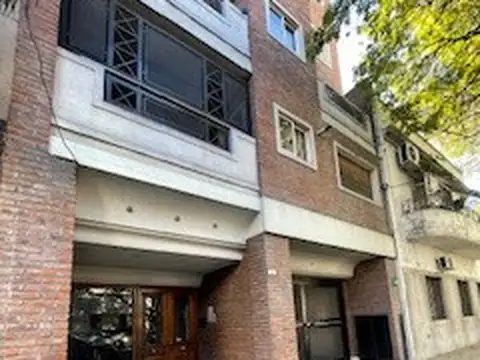 BYRON 100, Piso 1
