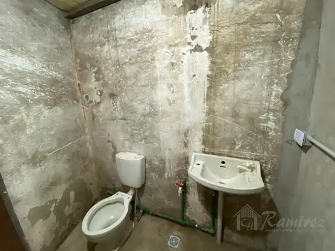 Local En Alquiler - Francisco Alvarez, Moreno