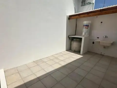 Depto Tipo Casa en Venta con 1 cocheras
