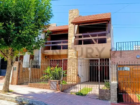 Casa 3 Dorm - 2 Plantas c/ Patio, Galería y Asador - Cochera - Parque San Vicente - Zona alta - APTA
