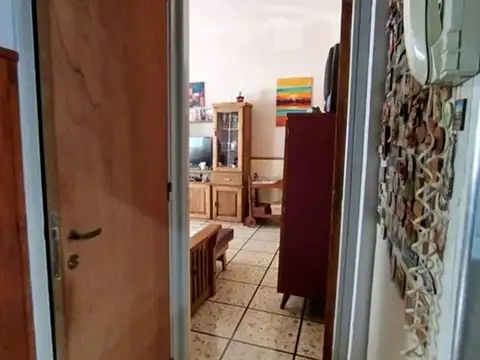 Casa 7 ambientes con 2 baños