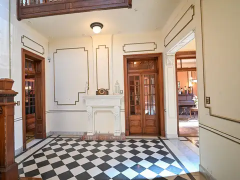 Casa 8 ambientes con 3 baños