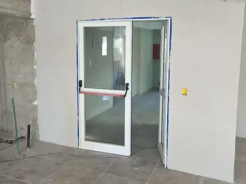 Amplio local comercial interno an alquiler