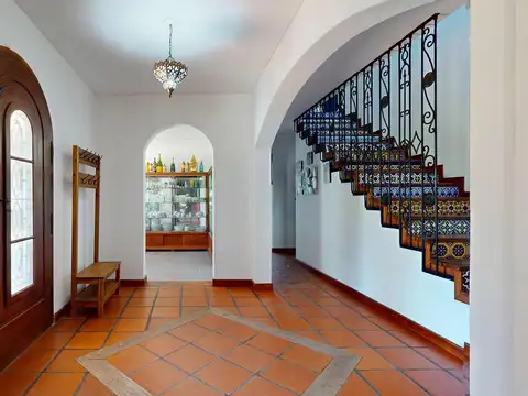 Casa 6 ambientes con 4 baños