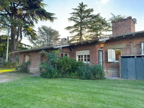 CASA EN VENTA - BARRIO GOLF - TANDIL