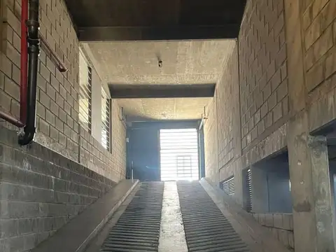 COCHERA EN VENTA, FIJA Y CUBIERTA!
