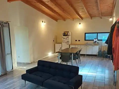Casa 4 ambientes con 1 baño