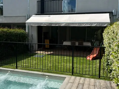 Ovejitas 1 (Gral. Guido 2555) Dúplex 3 dorm. 3 baños. Jardín con pileta. Seguridad 24 hs.